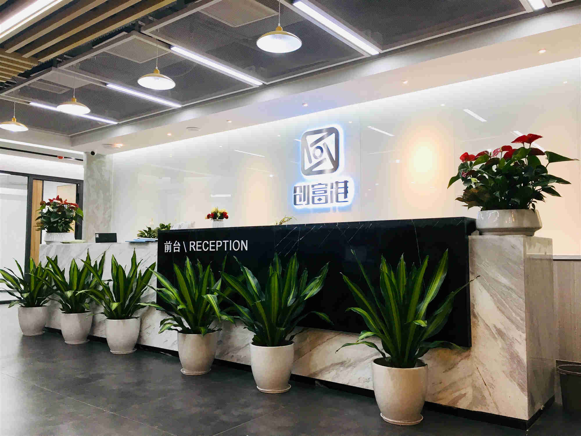 创富港出租独立小型个人单间创业办公室，个人的办公空间