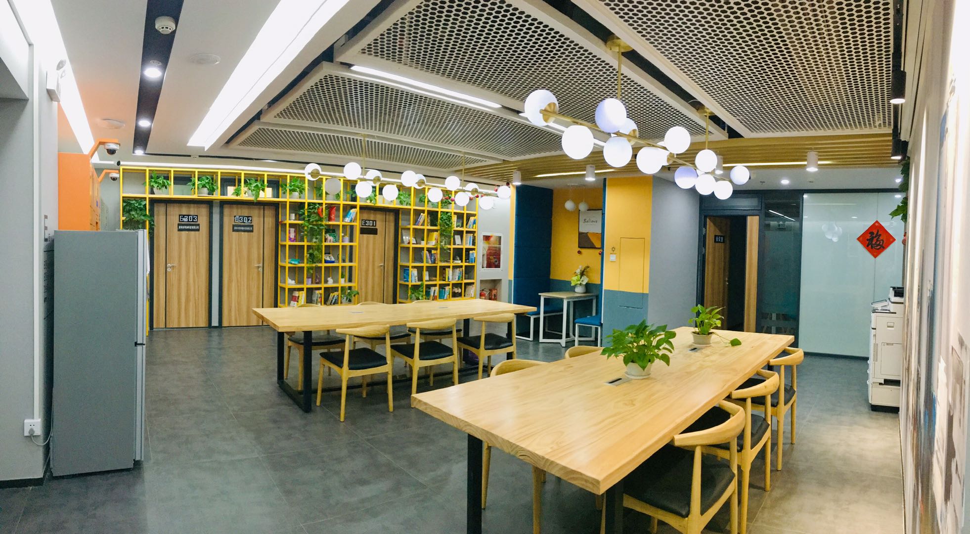 出租10至50平创客办公室,可申请创业补贴,位置新城广场大厦 出租10至50平创客办公室,可申请创业补贴,位置新城广场大厦