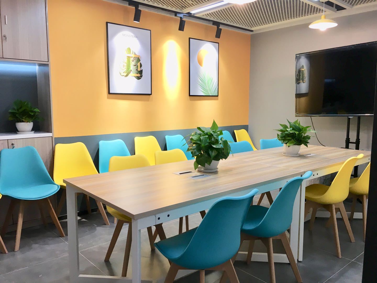 宝安西乡流塘固戍，创意园小型办公室卡位出租办公室转租