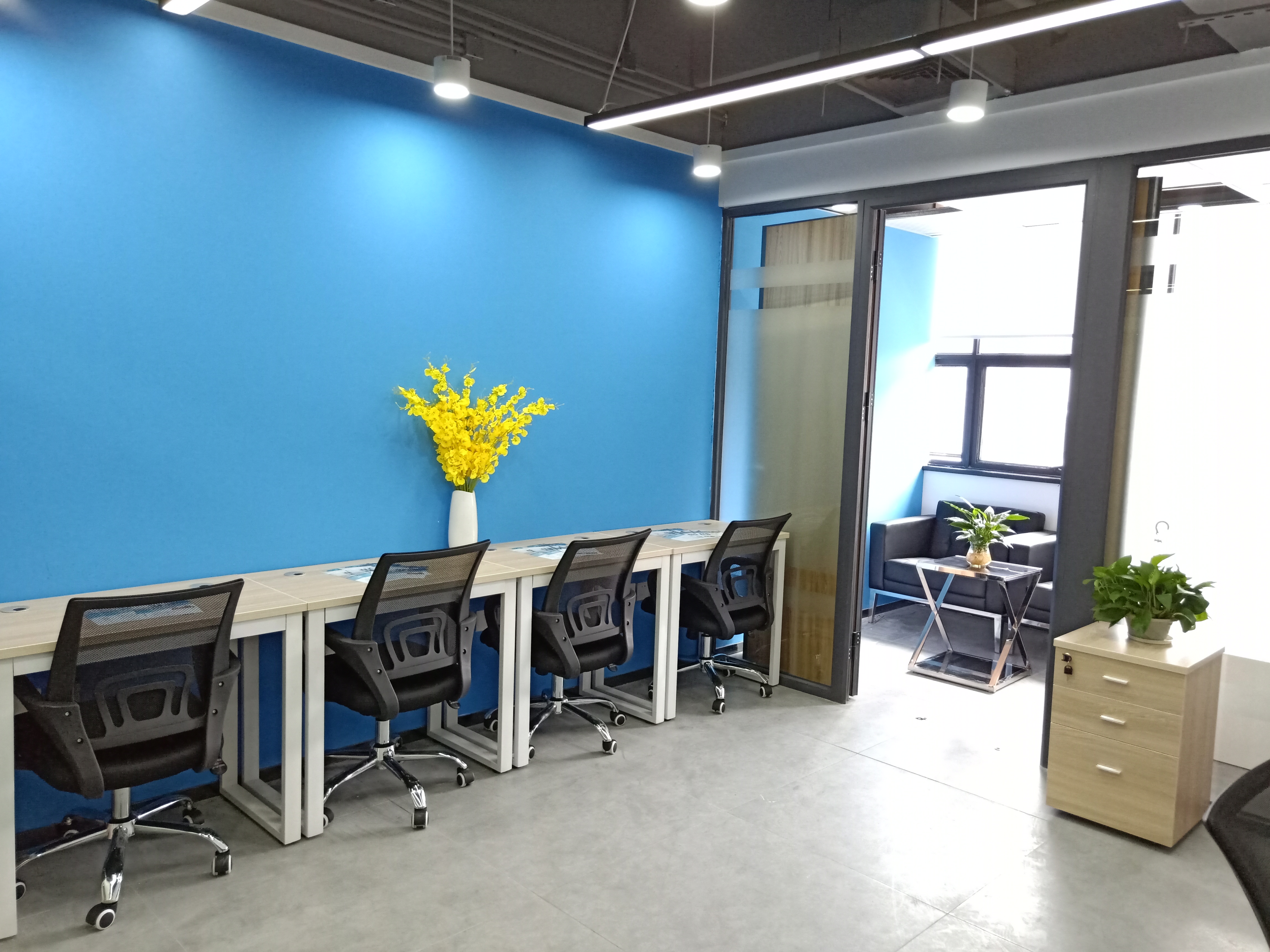 自有物业，新装可注册办公室出租，拎包办公