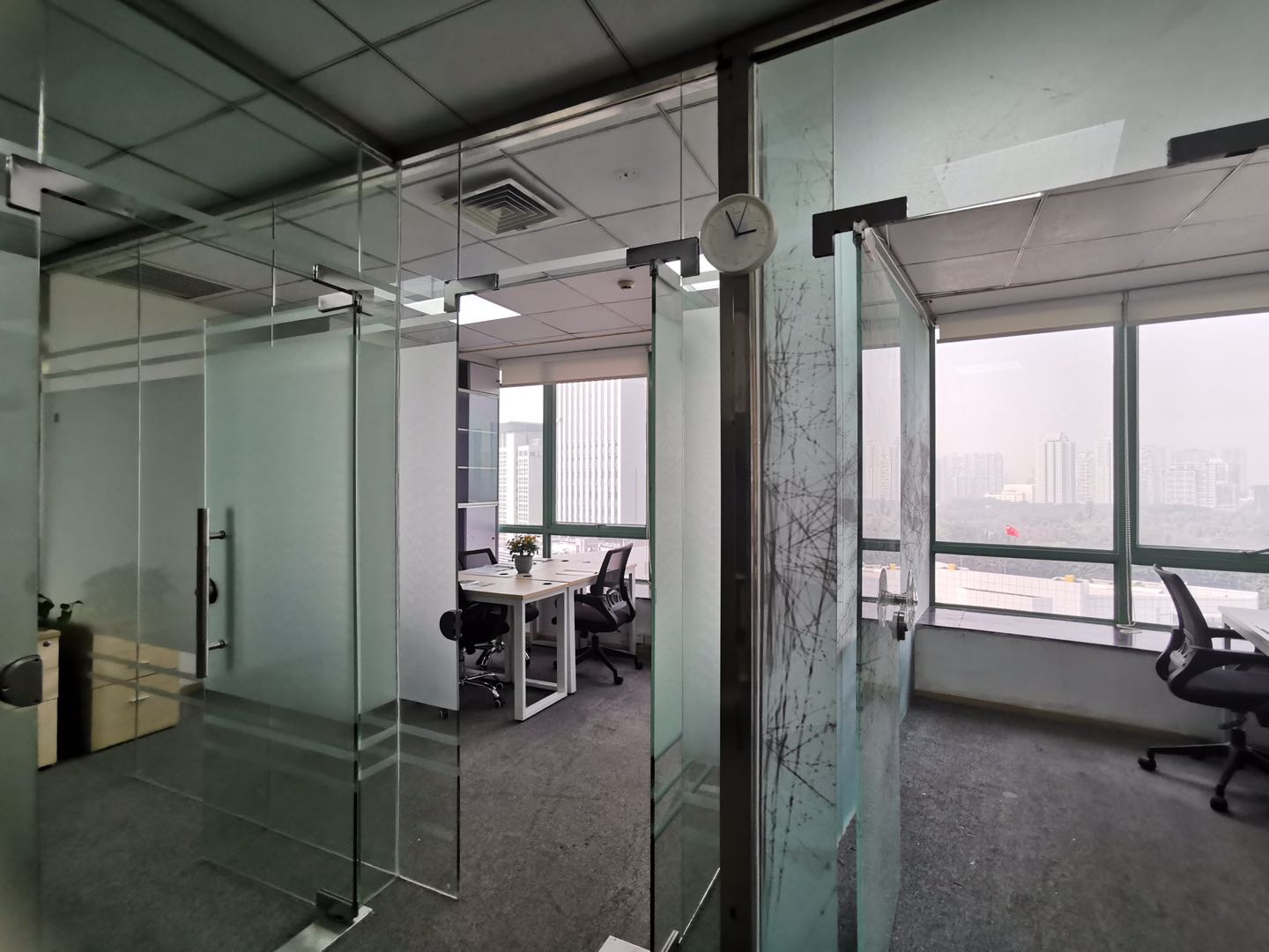 南山小户型地铁口办公室出租，共享办公可注册公司开银行账户