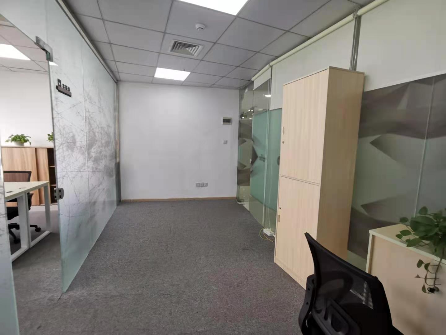 【非中介】南山中心区精装办公室+会议室出租,无杂费