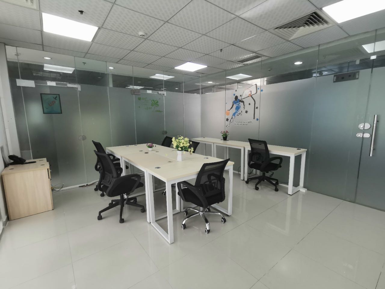 【非中介】南山中心区精装办公室+会议室出租,无杂费