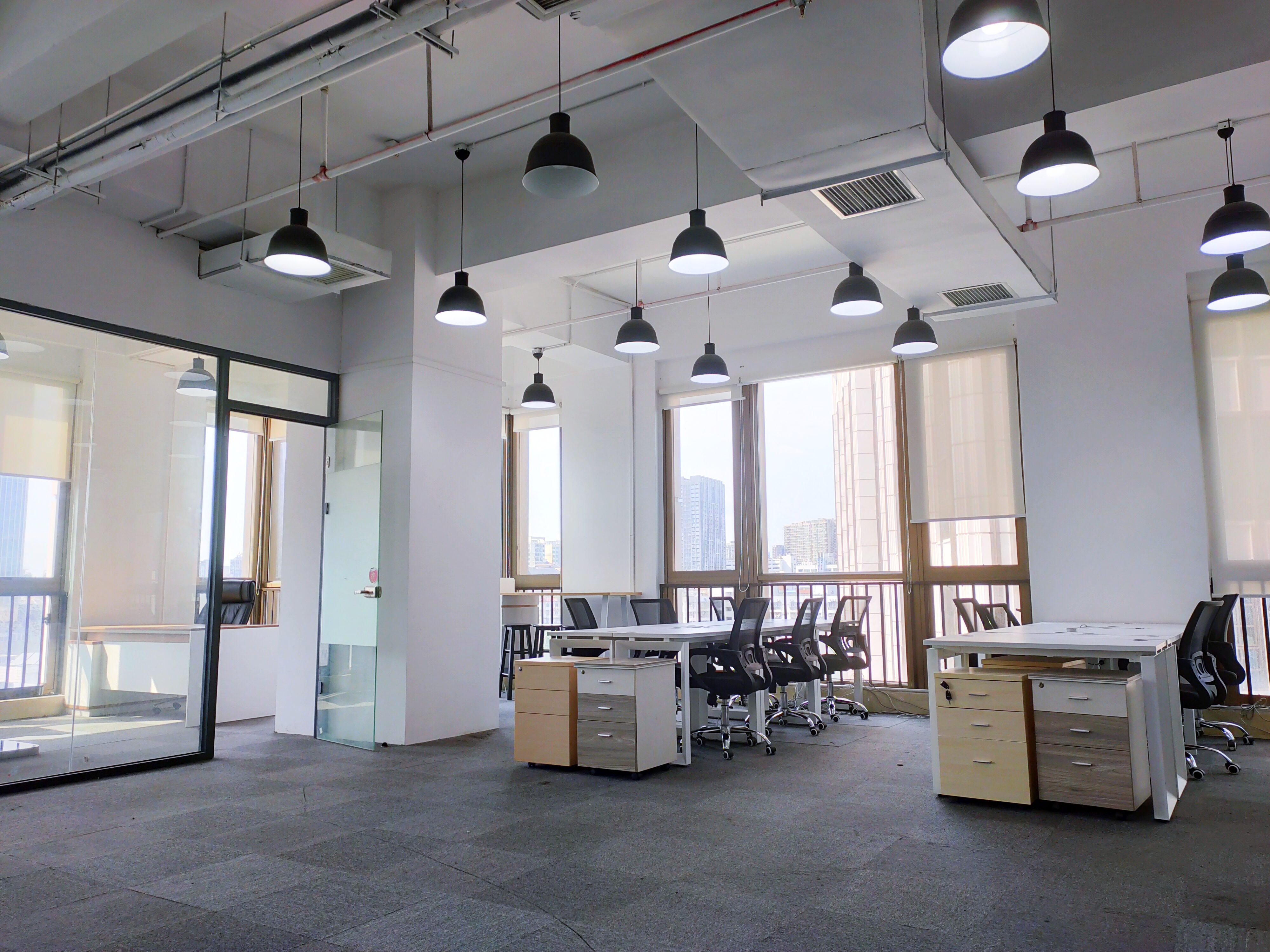 创业补贴南山市级创业基地小型办公室直租，配套齐全地址挂靠